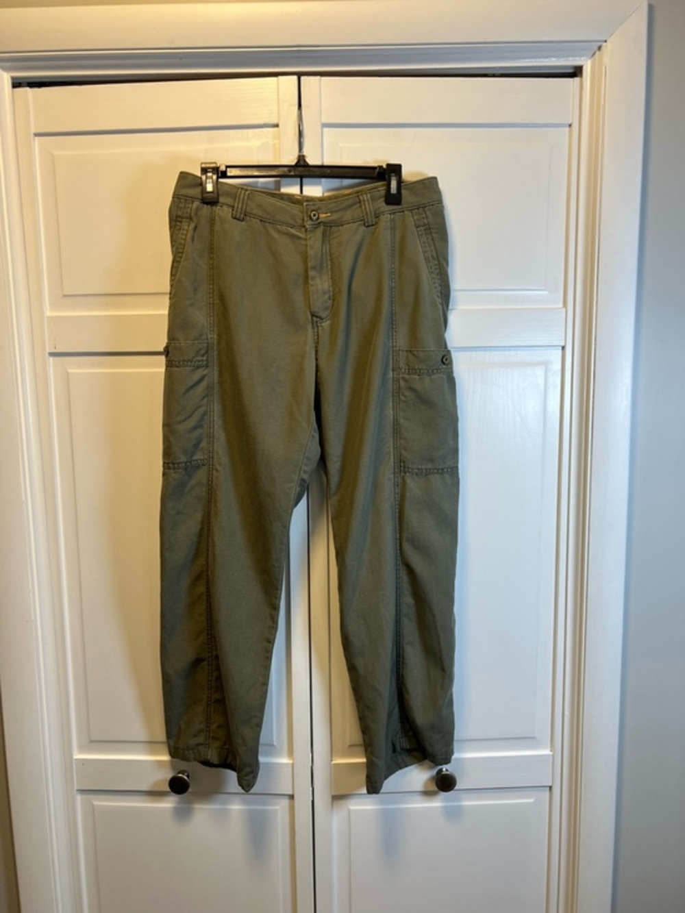 Tommy Bahama Relax Men’s Cargo Pants Size 32 Color Olive Green